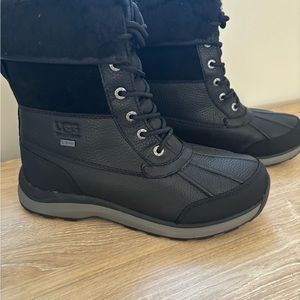 UGG NIB Black Adirondack Boot III 9.5